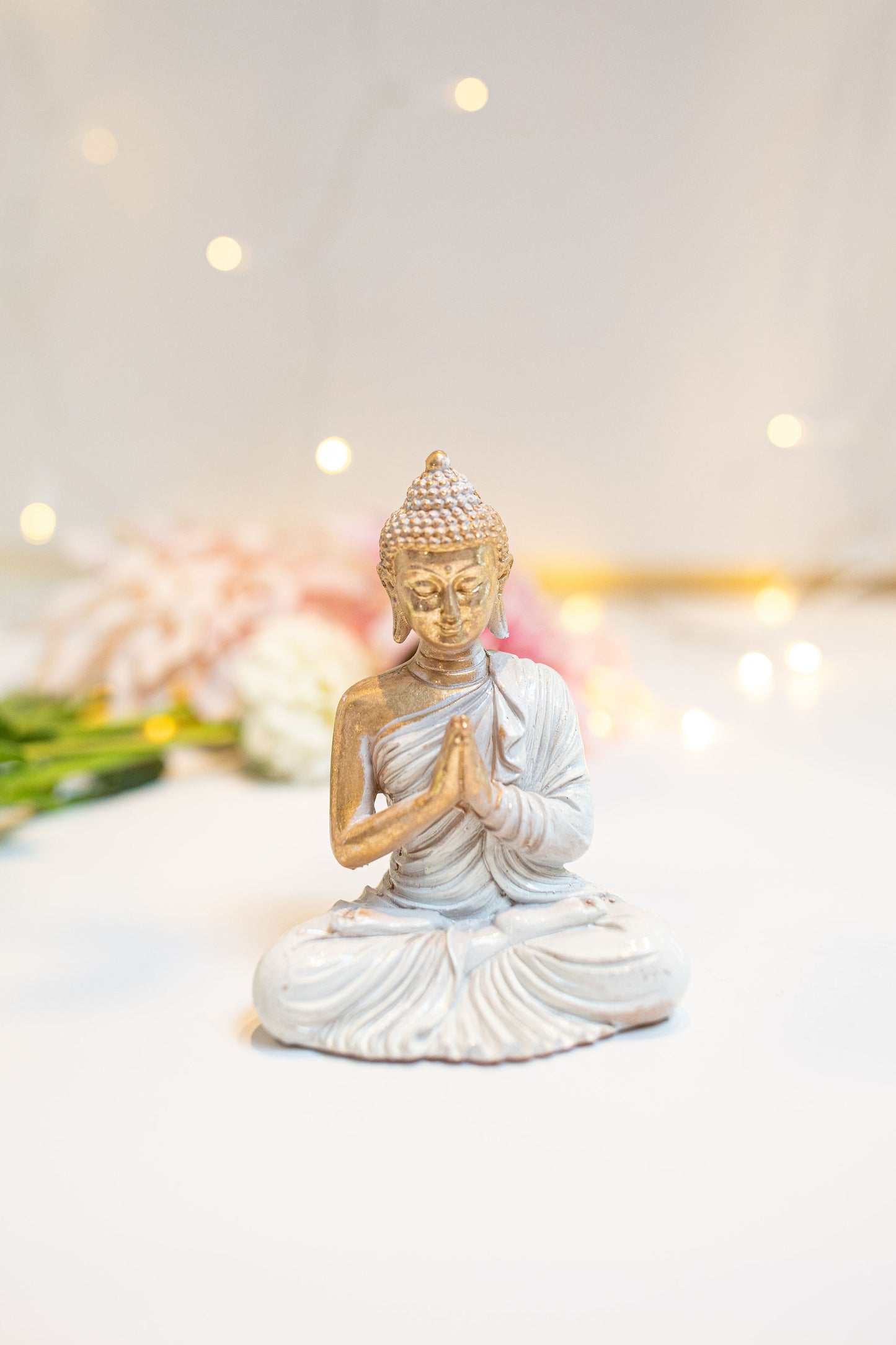 Praying Buddha - White/Gold